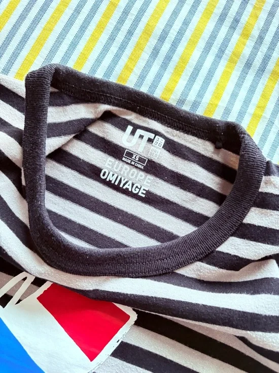 Unisex Uniqlo Paris Stripe Tee with French Flag Graphic, 100% cotton - Picture 6 of 6